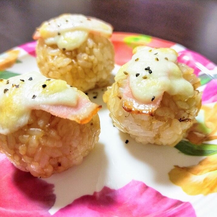 コロコロ!!ベーコンチーズの焼きおにぎり